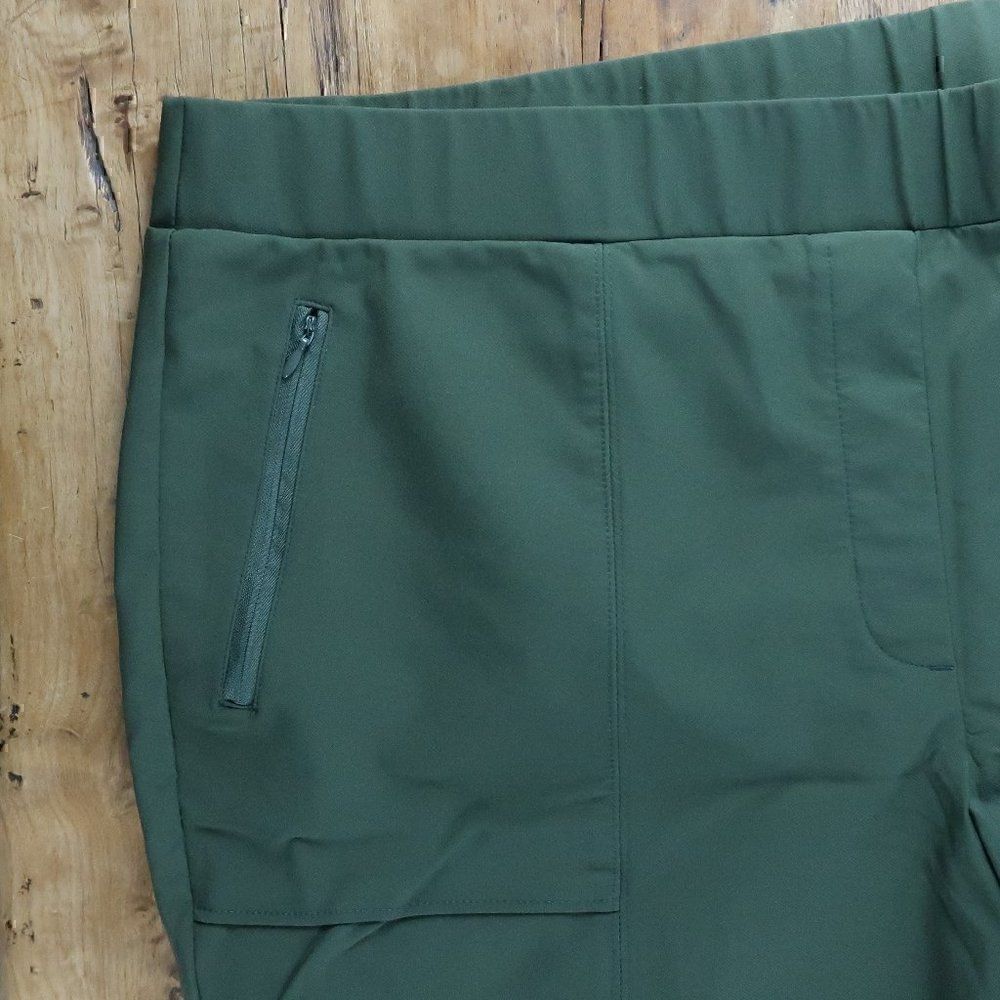 LANE BRYANT OLIVE GREEN CAPRI PULL ON PANTS WITH ZIPPER POCKETS SIZE 24P - Picture 4 of 7